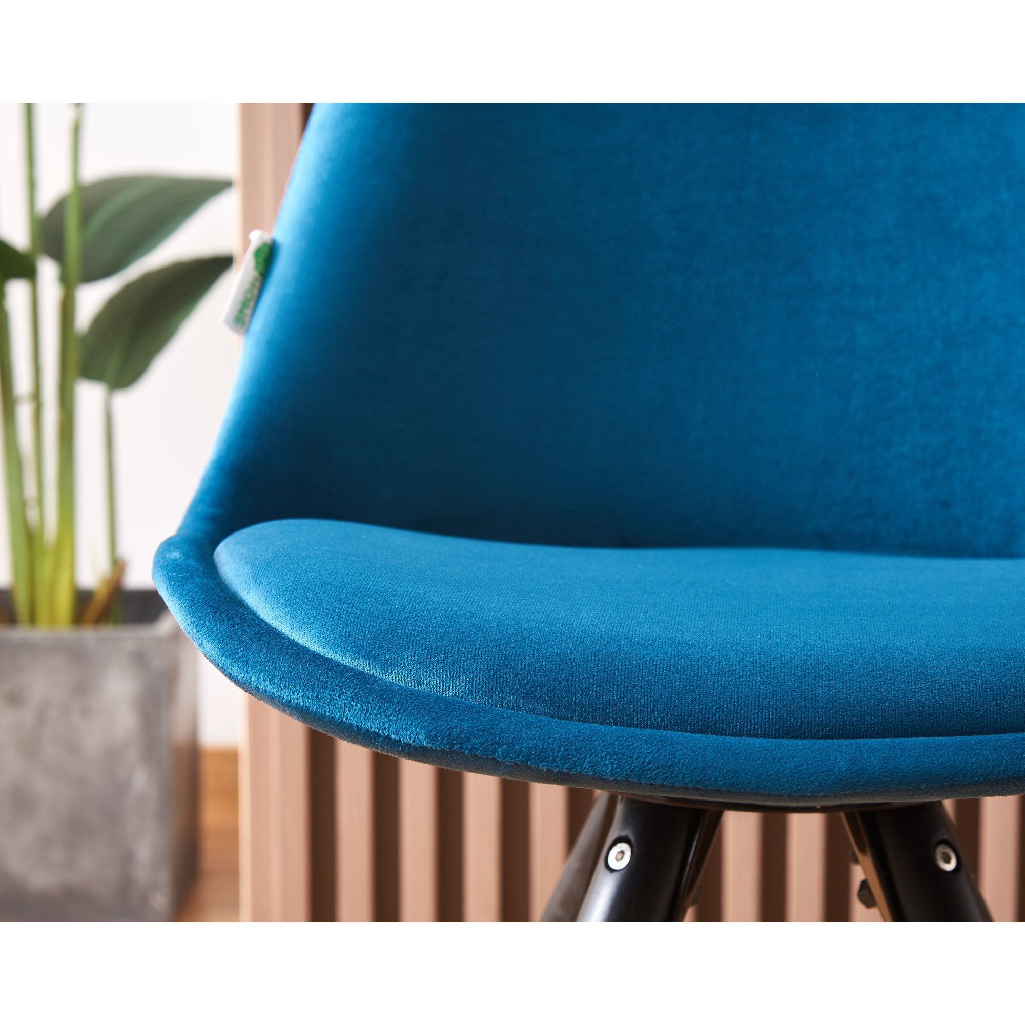 Sofia Velvet Dining Chair with Metal Legs - Retro Scandinavian Style