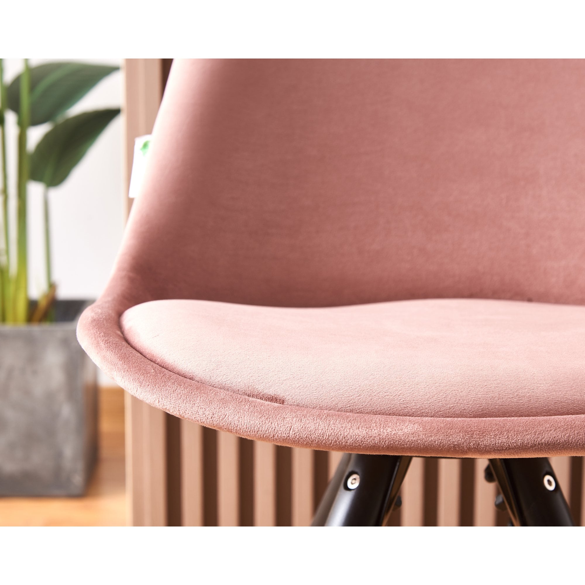 Sofia Velvet Dining Chair with Metal Legs - Retro Scandinavian Style