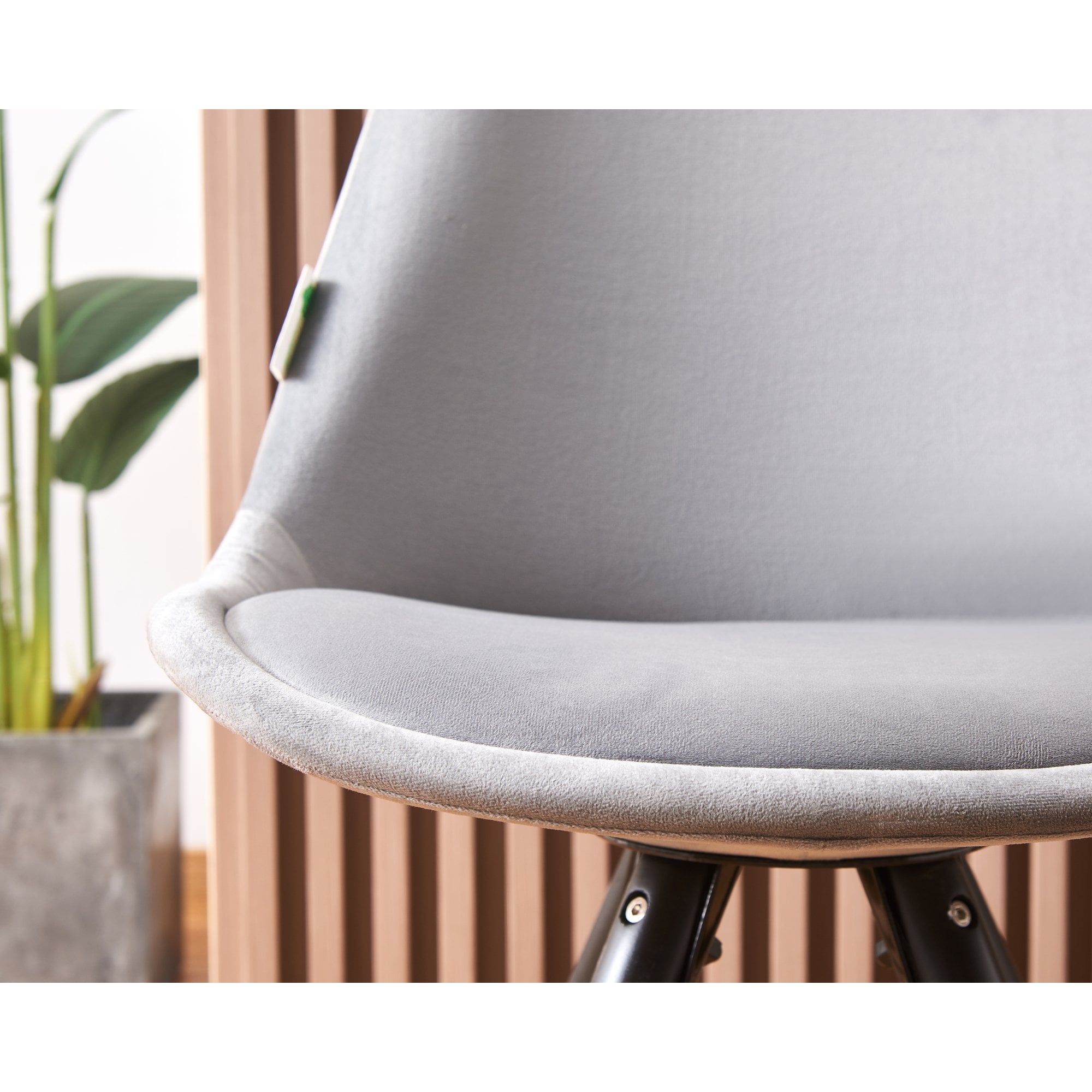 Sofia Velvet Dining Chair with Metal Legs - Retro Scandinavian Style
